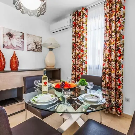 Playa Blanca Sleeps 6 Pool Air Con Wifi *