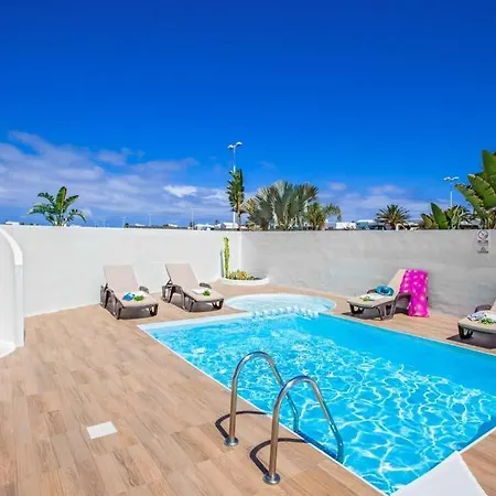 Playa Blanca Sleeps 6 Pool Air Con Wifi Villa *