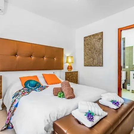 Playa Blanca Sleeps 6 Pool Air Con Wifi *